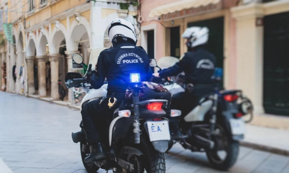 Κρήτη: Παρά τρίχα απετράπη τραγωδία - Νεαρός χωρίς δίπλωμα πήγε να πέσει σε στάση λεωφορείου